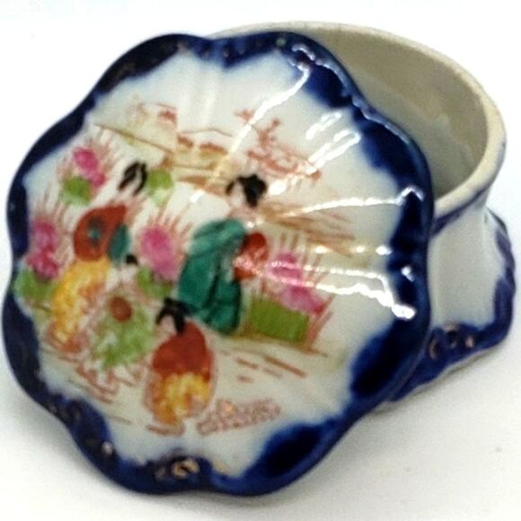 Blue Cobalt White Vintage Garden Geisha Kutani Ware Porcelain Lidded Trinket Box - Picture 6 of 13